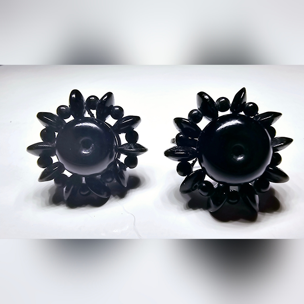 Like new vintage 1960s black sunburst Japanese screwback earrings signed Japan